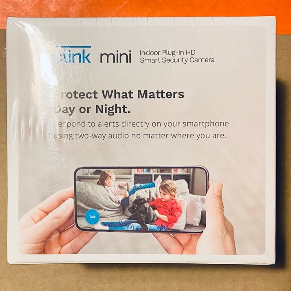 New Blink Mini Indoor Plug-In Smart Security Camera Day & Night Two-Way White - Picture 2 of 5